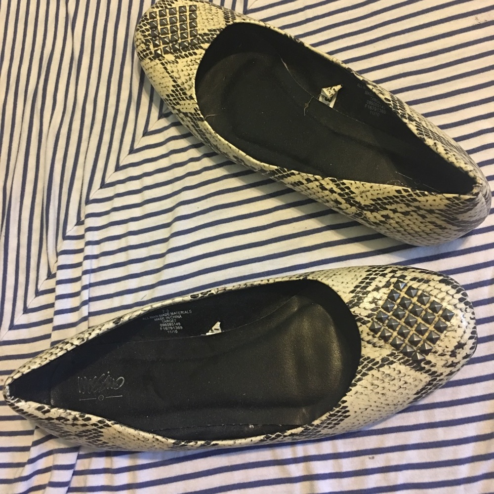 Fake snakeskin flats
